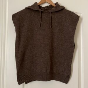 The Frankie Shop Juno Sleeveless Knit Hoodie Vest – Oak (XS/S)